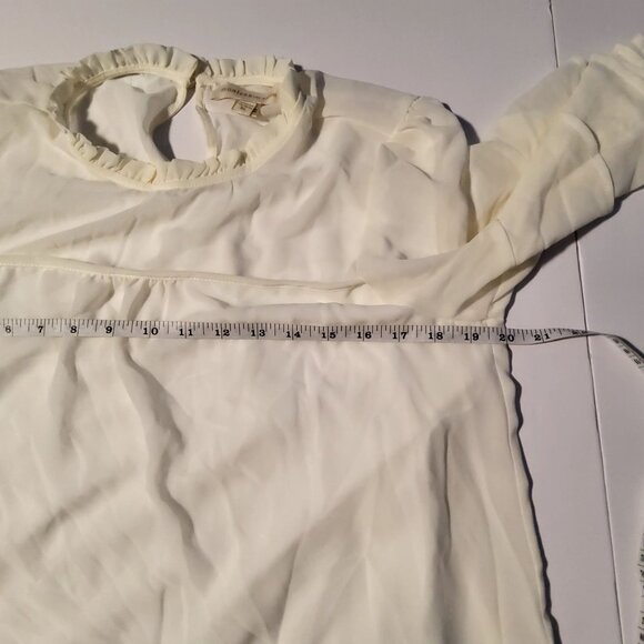 Monteau Los Angeles Womens XL Ivory Ruffle Sleeve Blouse Keyhole back closure - Picture 5 of 11